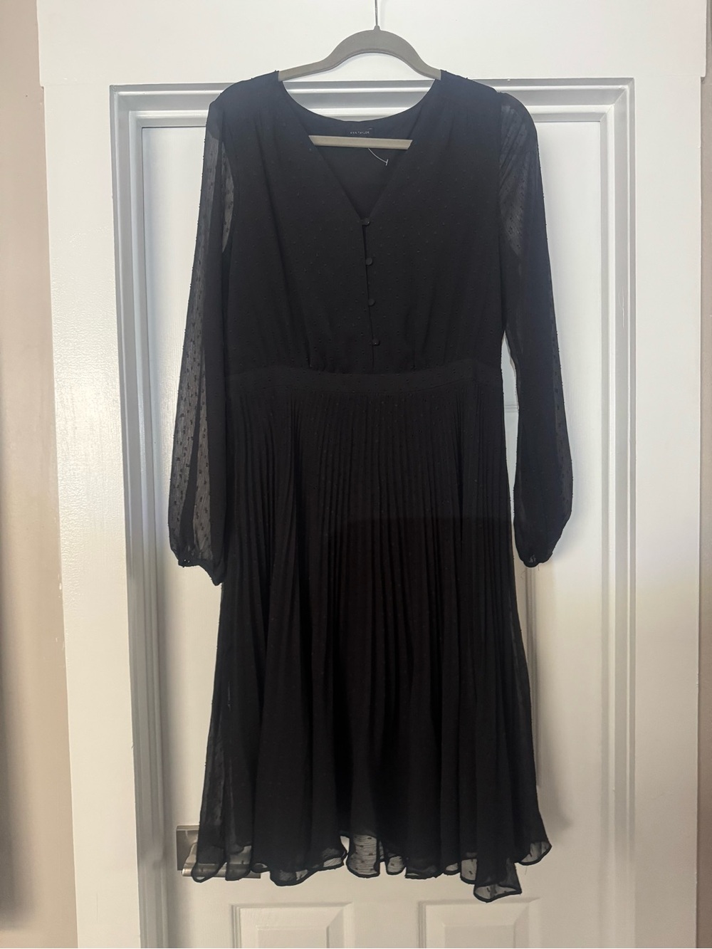 Ann Taylor Black Long-Sleeve Pleated Midi Dress